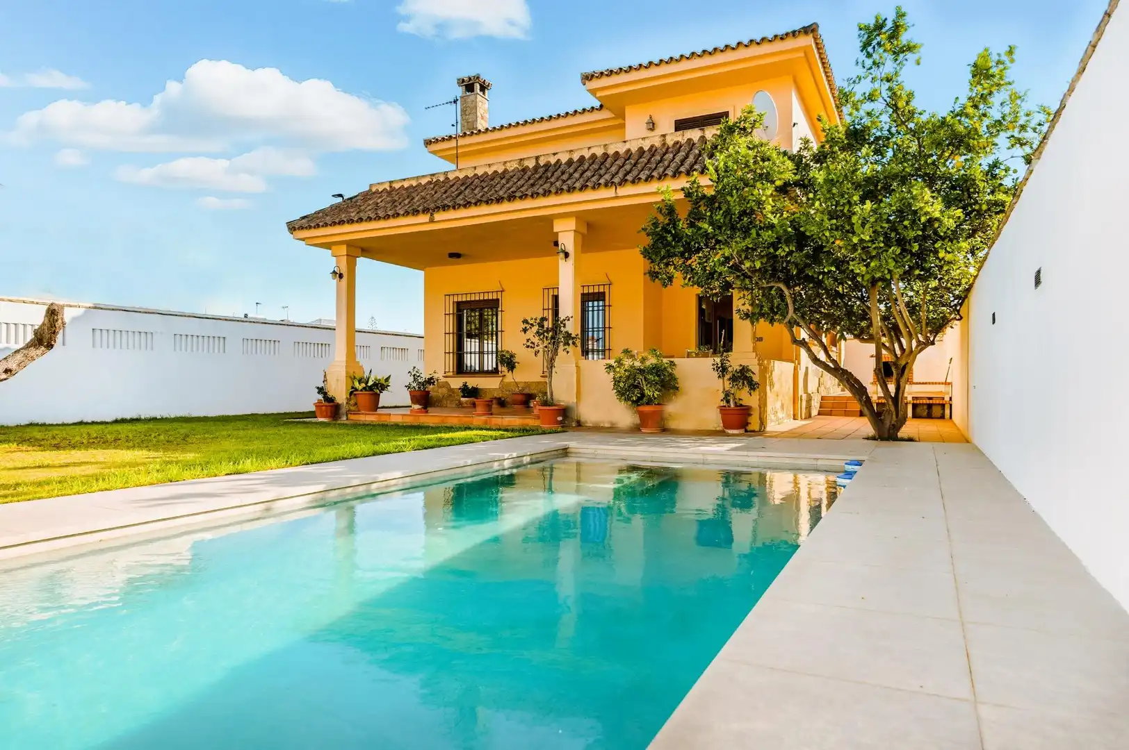 Piscina de Casa o xalet en venda en Chiclana de la Frontera amb Aire condicionat, Jardí privat i Terrassa