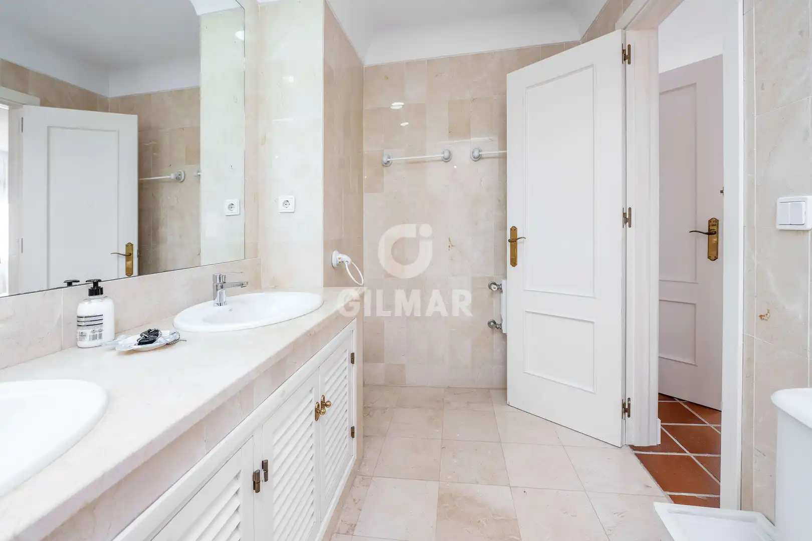 Badezimmer von Wohnung zum Verkauf in Zahara de los Atunes mit Heizung, Privatgarten und Schwimmbad
