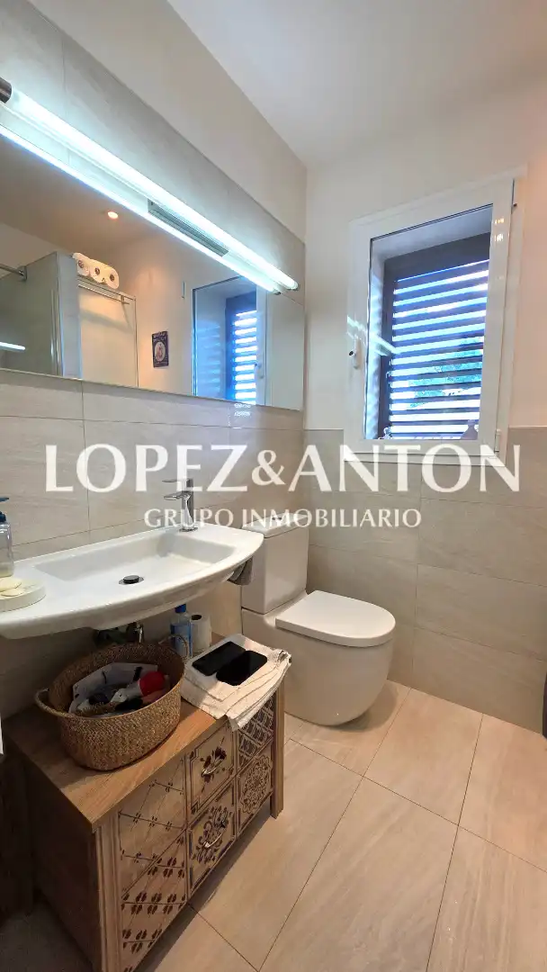 Badezimmer von Haus oder Chalet zum Verkauf in L'Eliana mit Klimaanlage, Heizung und Privatgarten