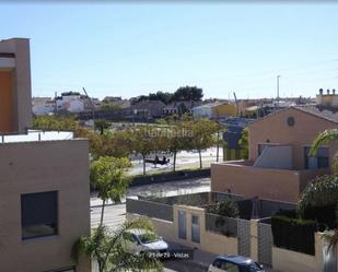 Vista exterior de Casa o xalet de lloguer en San Antonio de Benagéber amb Aire condicionat i Piscina