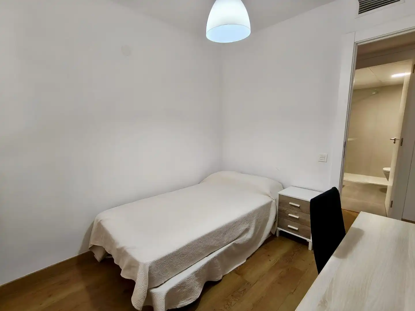 Schlafzimmer von Wohnung zur Miete in Zaragoza mit Heizung, Parkett und Terrasse