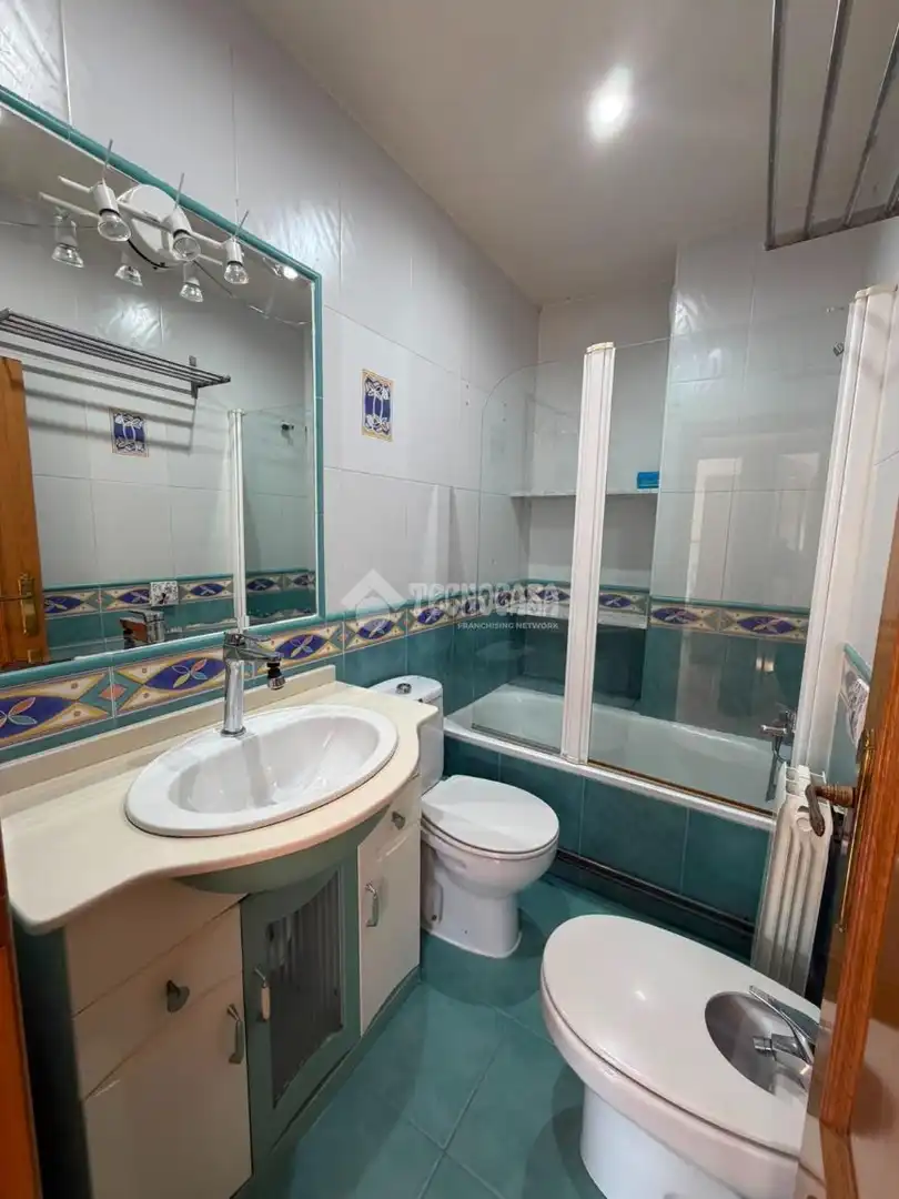 Bathroom of Flat for rent in Getafe  with Air Conditioner and Heating
