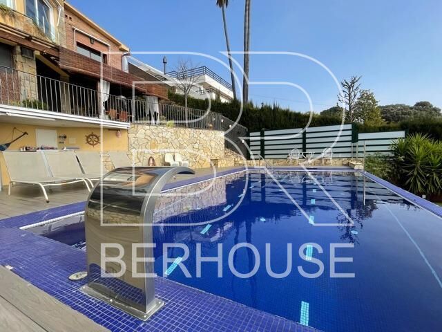 Piscina de Casa o xalet en venda en Premià de Dalt amb Calefacció, Jardí privat i Terrassa