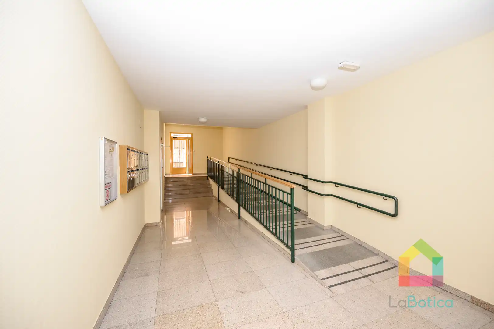 Apartament en venda en Toledo amb Aire condicionat, Moblat i Piscina comunitària