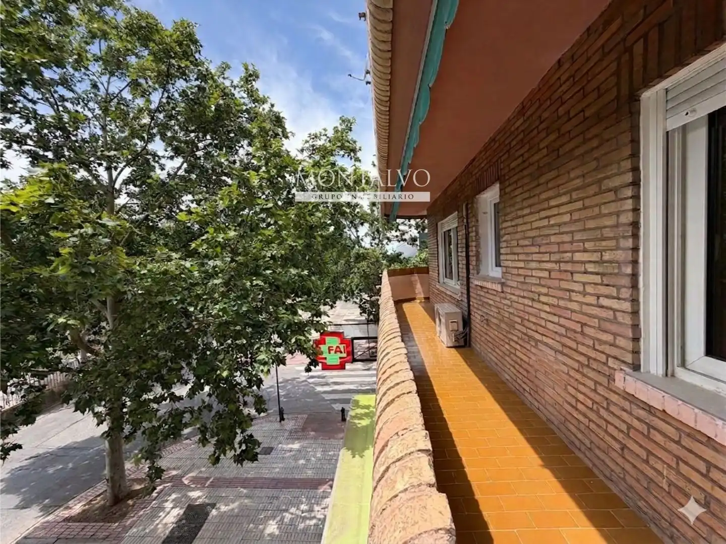 Vista exterior de Piso de alquiler en Granada con Lavadora, Microondas y TV
