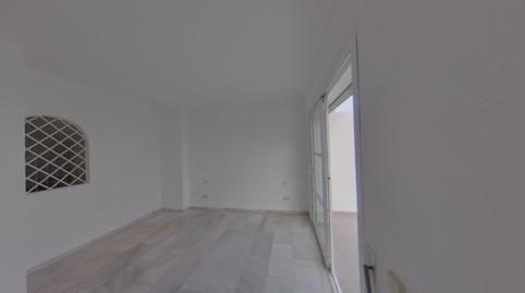 Foto 4 de Casa adosada en venda a C/ Jazmín Urb. Altos del Paraiso , Paraiso - Barronal, Estepona