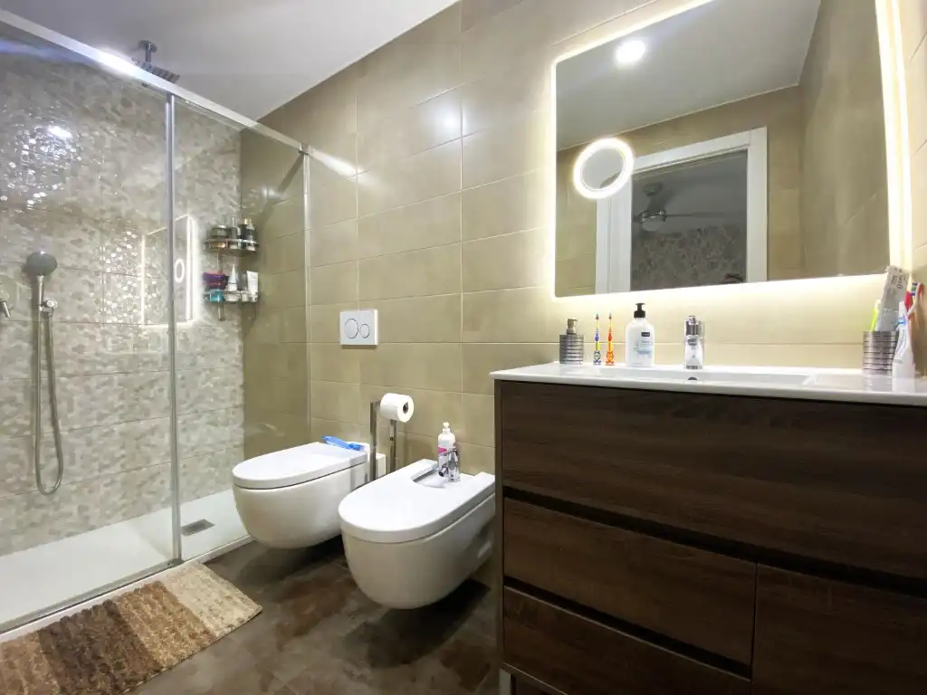 Bany de Apartament de lloguer en Benicasim / Benicàssim amb Moblat, Forn i Rentadora