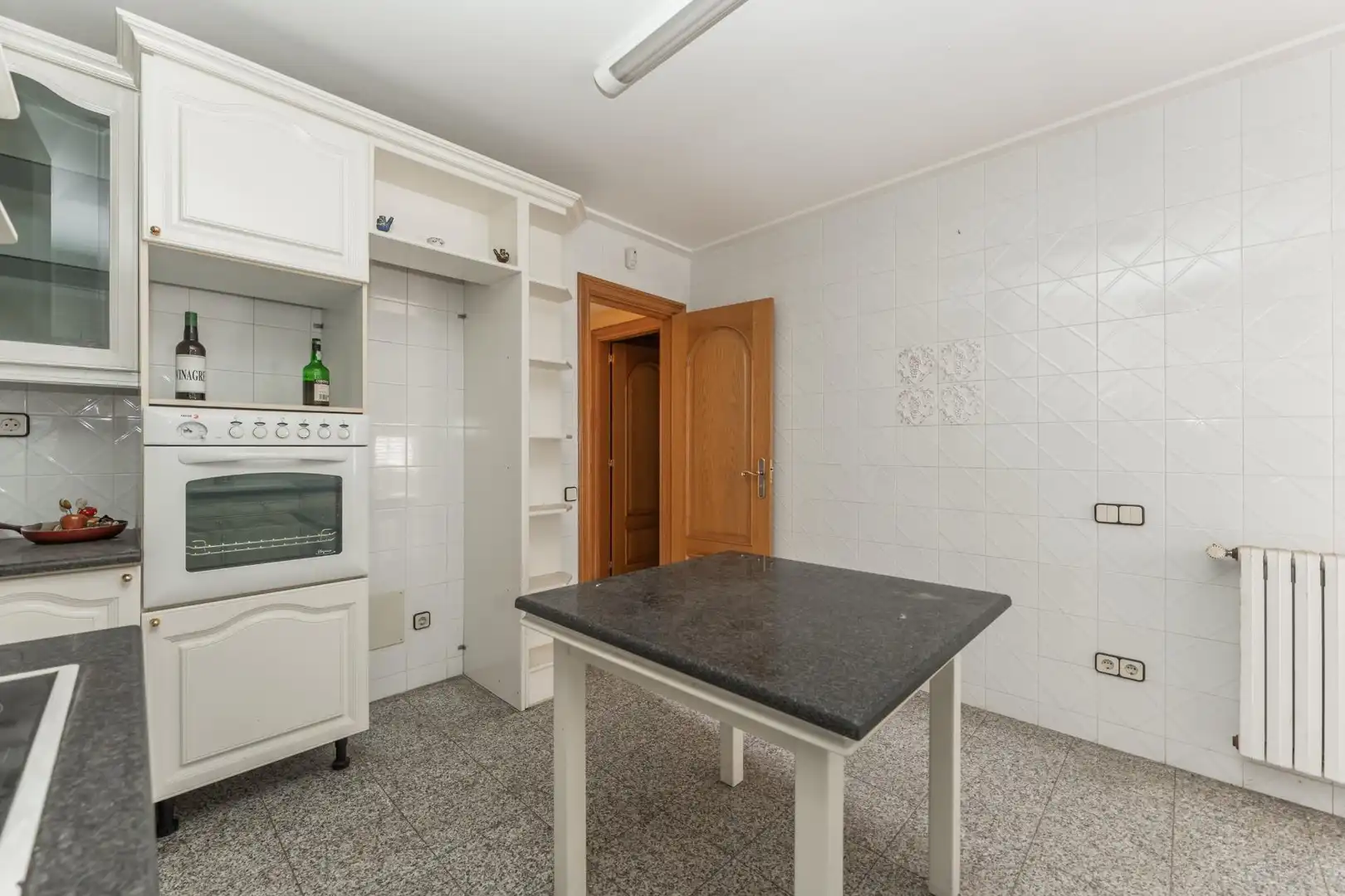 Cuina de Casa o xalet en venda en Montornès del Vallès amb Calefacció, Jardí privat i Terrassa
