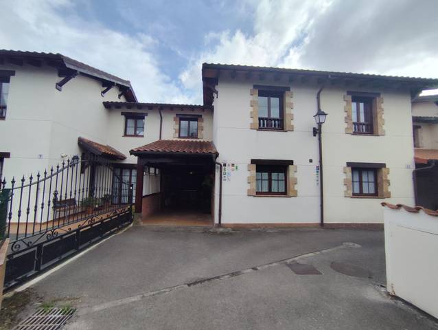 Casa adosada en Alquiler en Santa María de Cayón