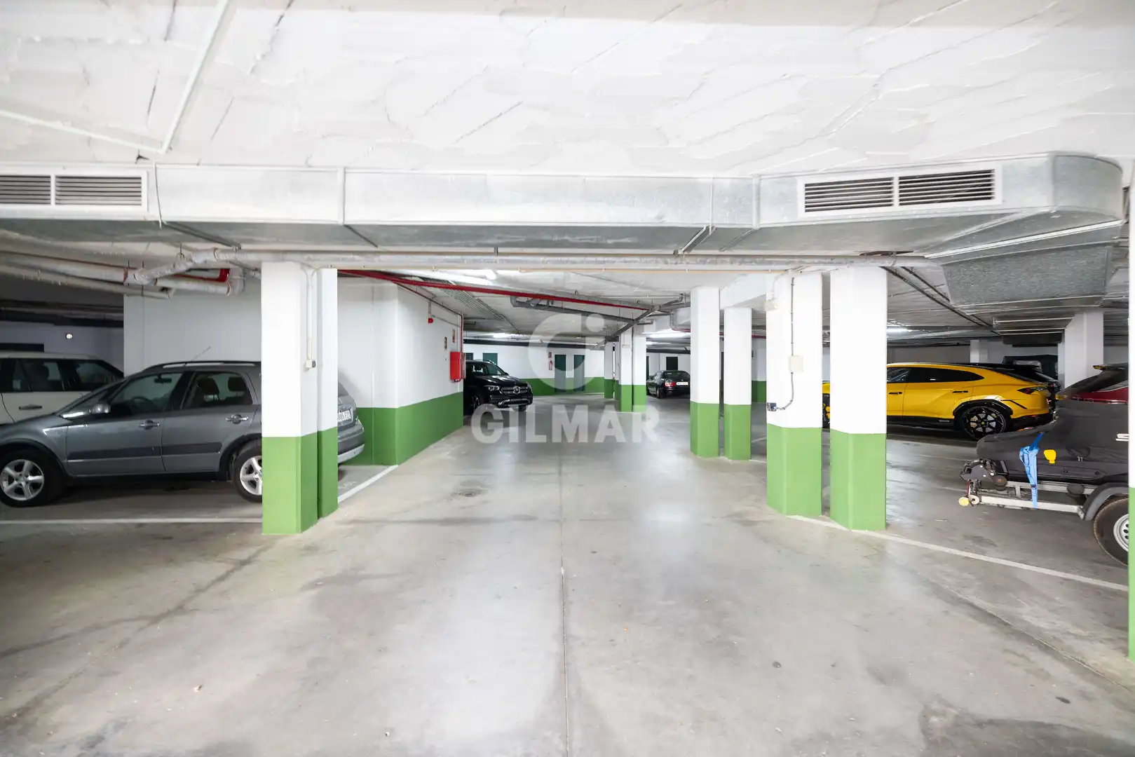 Parking de Apartamento en venta en Marbella con Calefacción, Jardín privado y Trastero