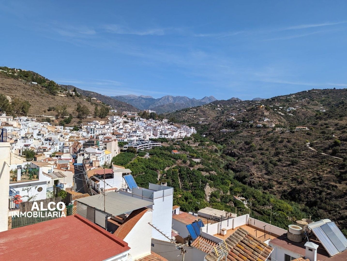 Vista exterior de Casa o xalet en venda en Torrox amb Terrassa