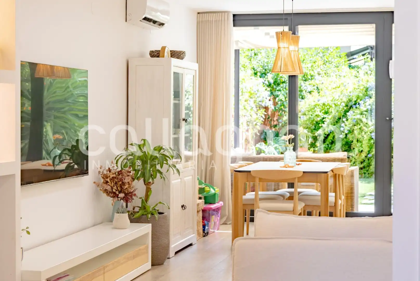 Sala de estar de Casa adosada en venta en Godella con Aire acondicionado, Calefacción y Jardín privado