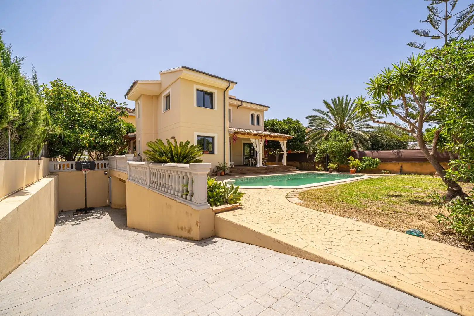 Vista exterior de Casa o xalet en venda en Marratxí amb Jardí privat, Terrassa i Piscina