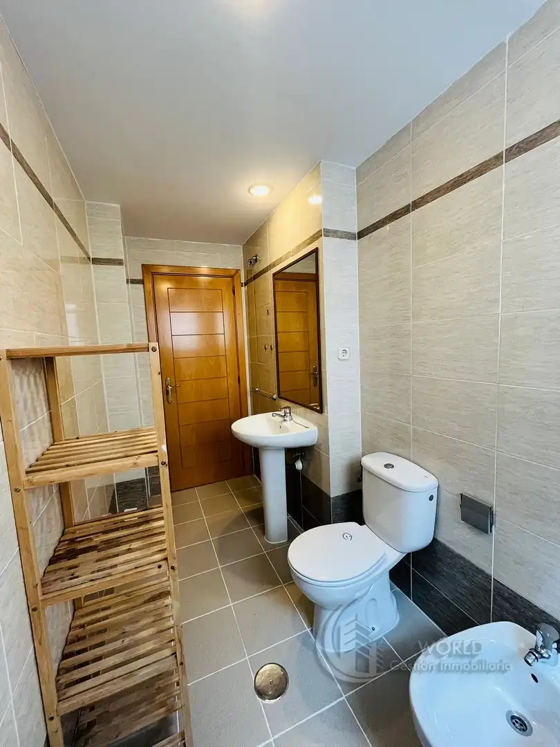 Baño de Piso de alquiler en Madrid con Aire acondicionado, Calefacción y Horno