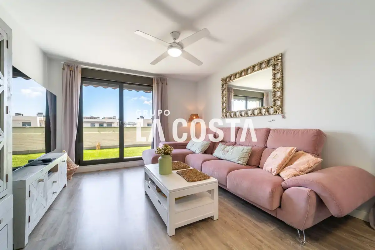Sala de estar de Ático en venta en Torremolinos con Aire acondicionado, Terraza y Trastero