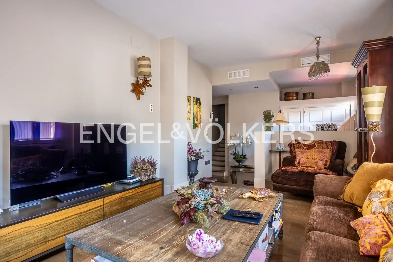 Living room of Detached homes for sale in Sevilla  with Air Conditioner, Heating and Storage room