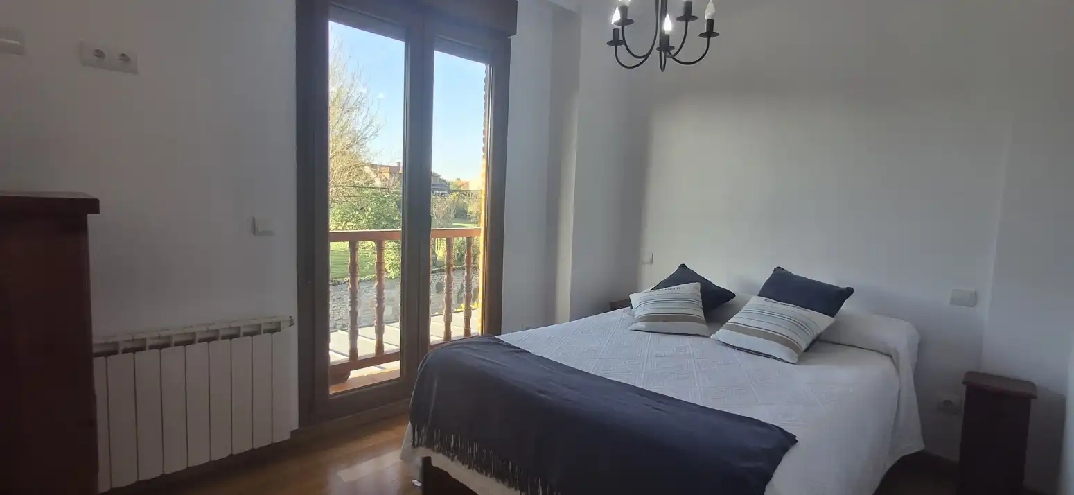 Habitación de Casa o chalet en venta en Santillana del Mar con Calefacción, Jardín privado y Parquet