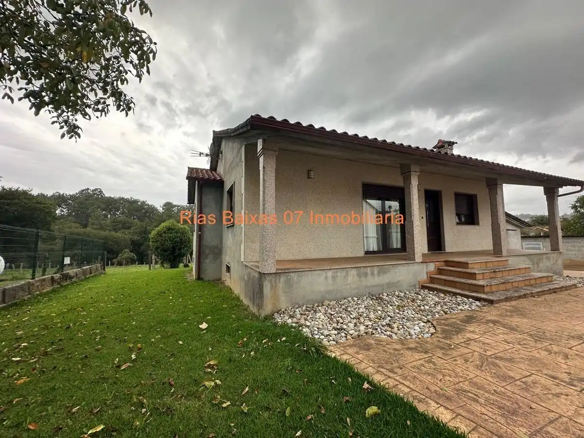 Maison avec terrasse à louer à Mos
