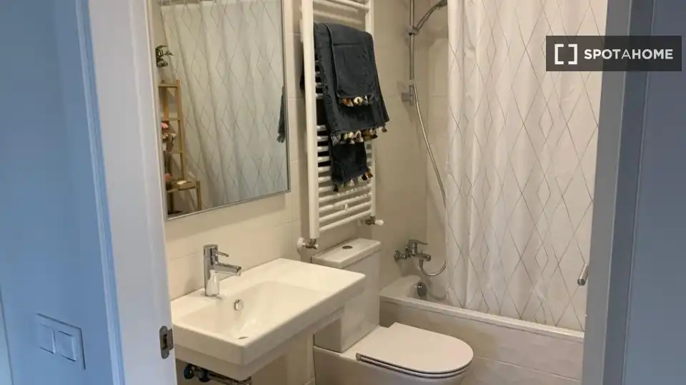 Bathroom of Apartments for share in Sopela  with Air Conditioner, Terrace and Furnished
