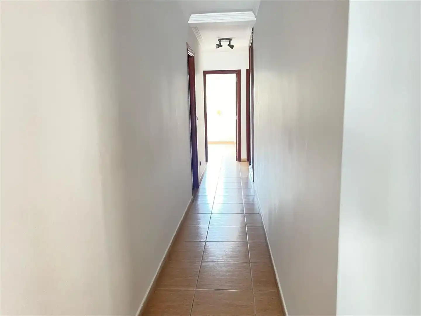Wohnung zum Verkauf in Ceuta mit Klimaanlage, Privatgarten und Schwimmbad