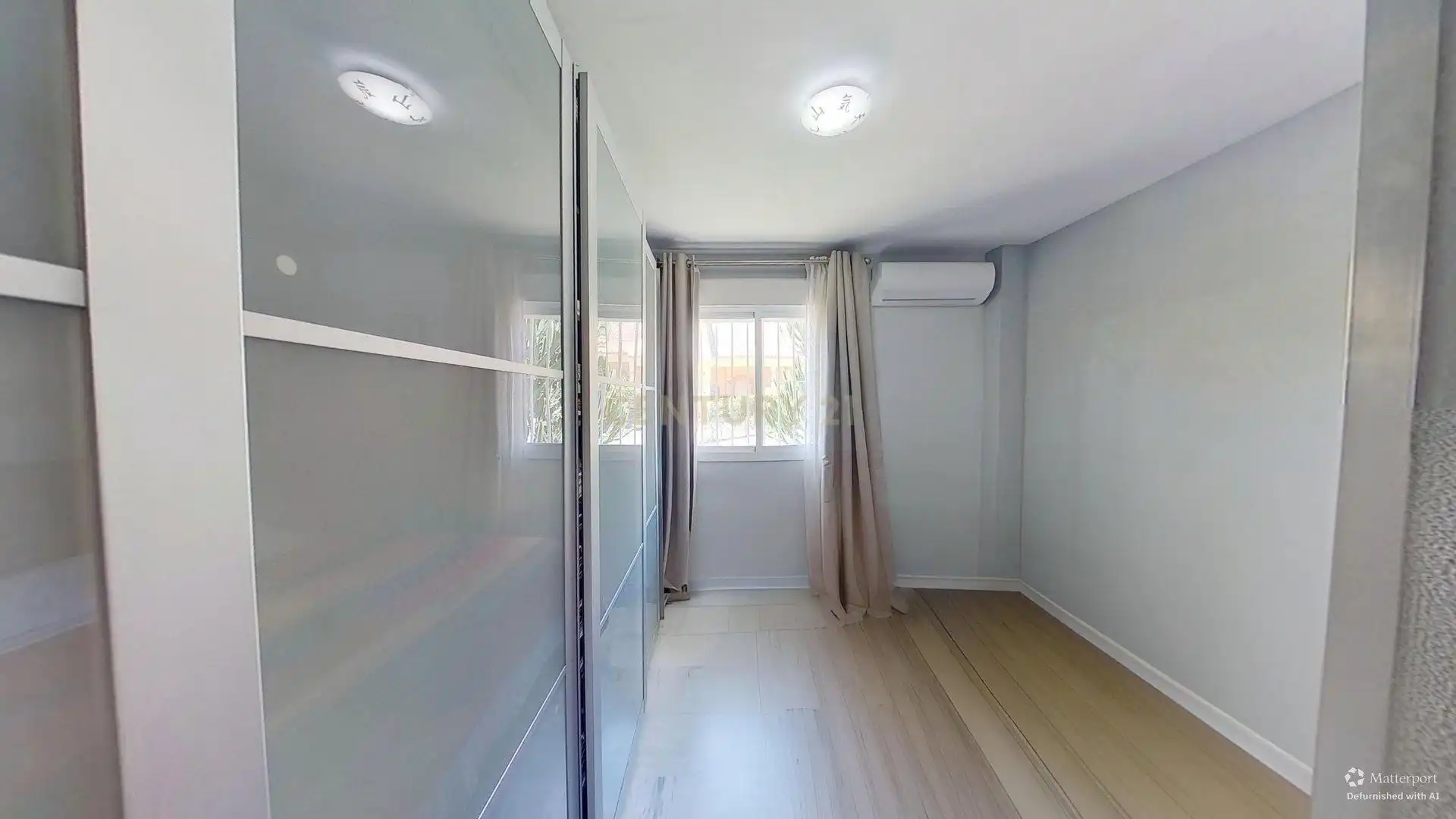 Bedroom of Flat for sale in Benalmádena  with Air Conditioner, Private garden and Community pool