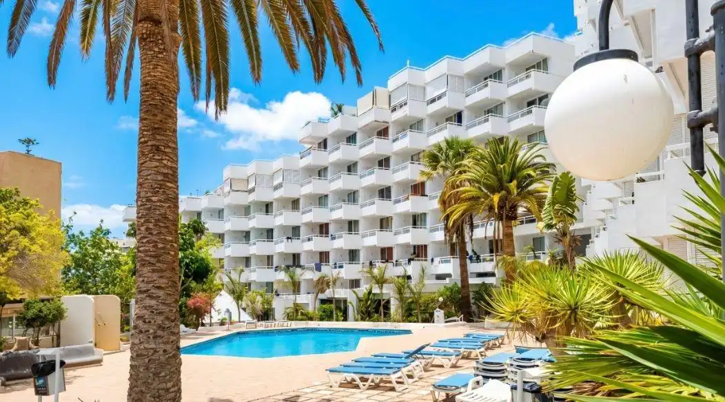 Vista exterior de Apartamento en venta en Adeje con Amueblado, Balcón y Piscina comunitaria