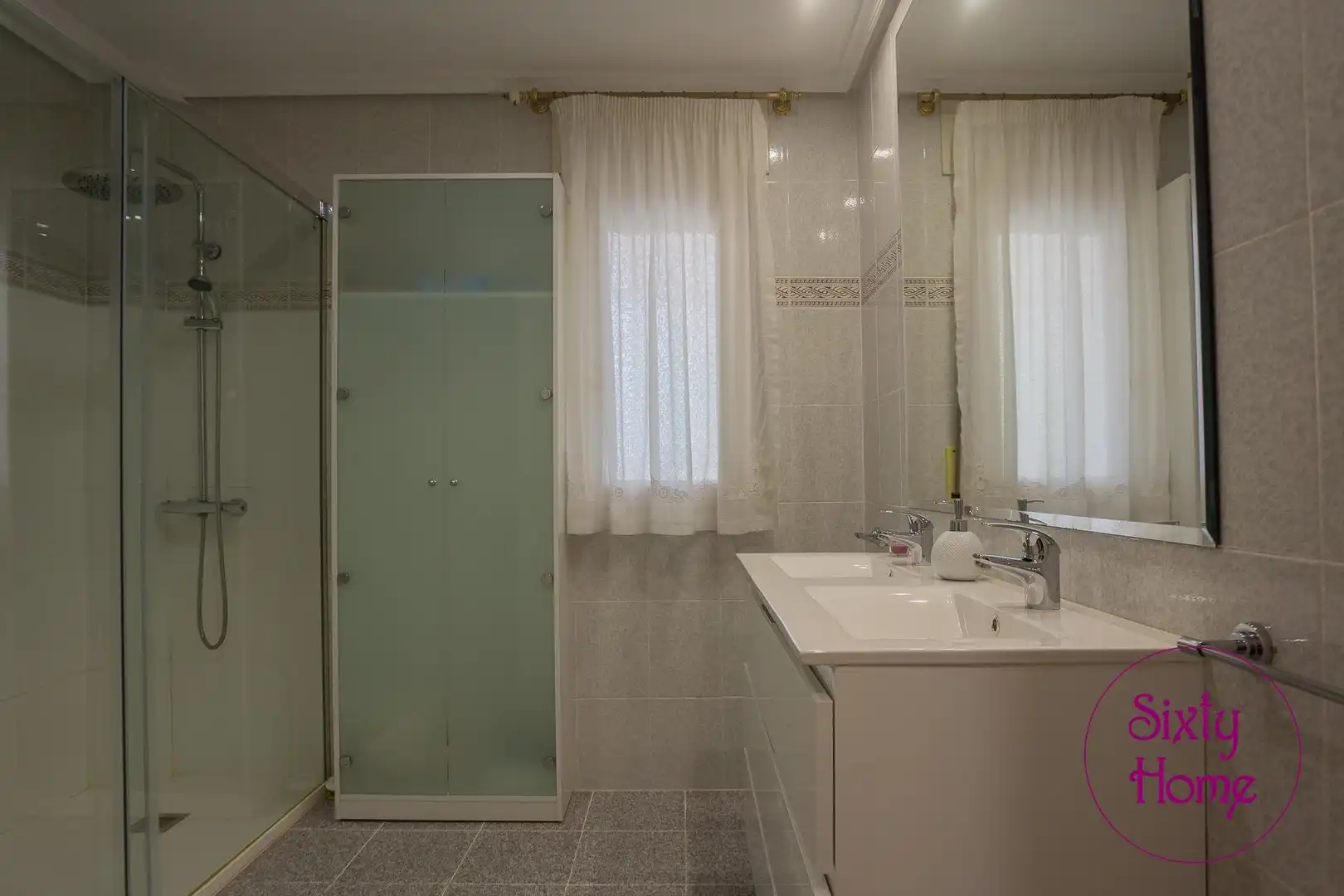 Bany de Casa o xalet en venda en Zaragoza amb Aire condicionat, Calefacció i Jardí privat