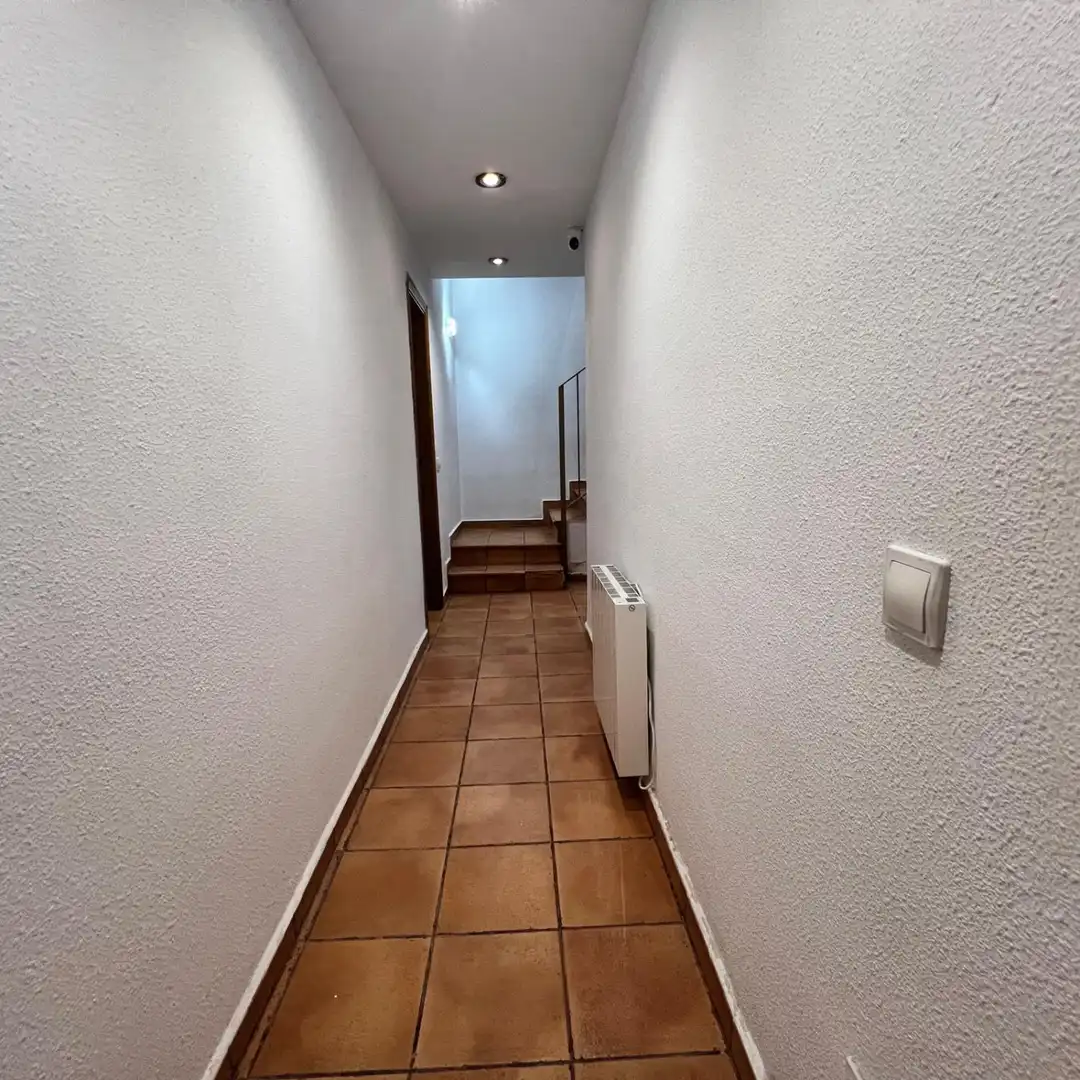 Einfamilien-Reihenhaus zum Verkauf in Chiva mit Heizung, Abstellraum und Balkon
