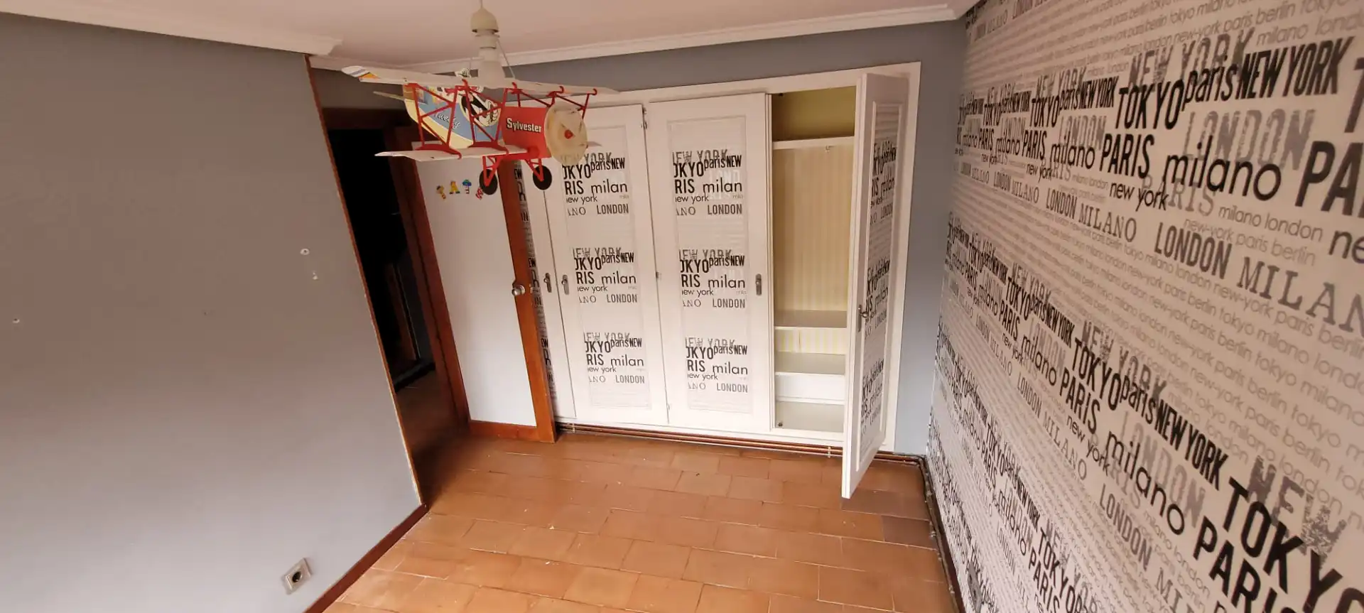 Dormitori de Casa o xalet en venda en Pozuelo de Alarcón amb Jardí privat