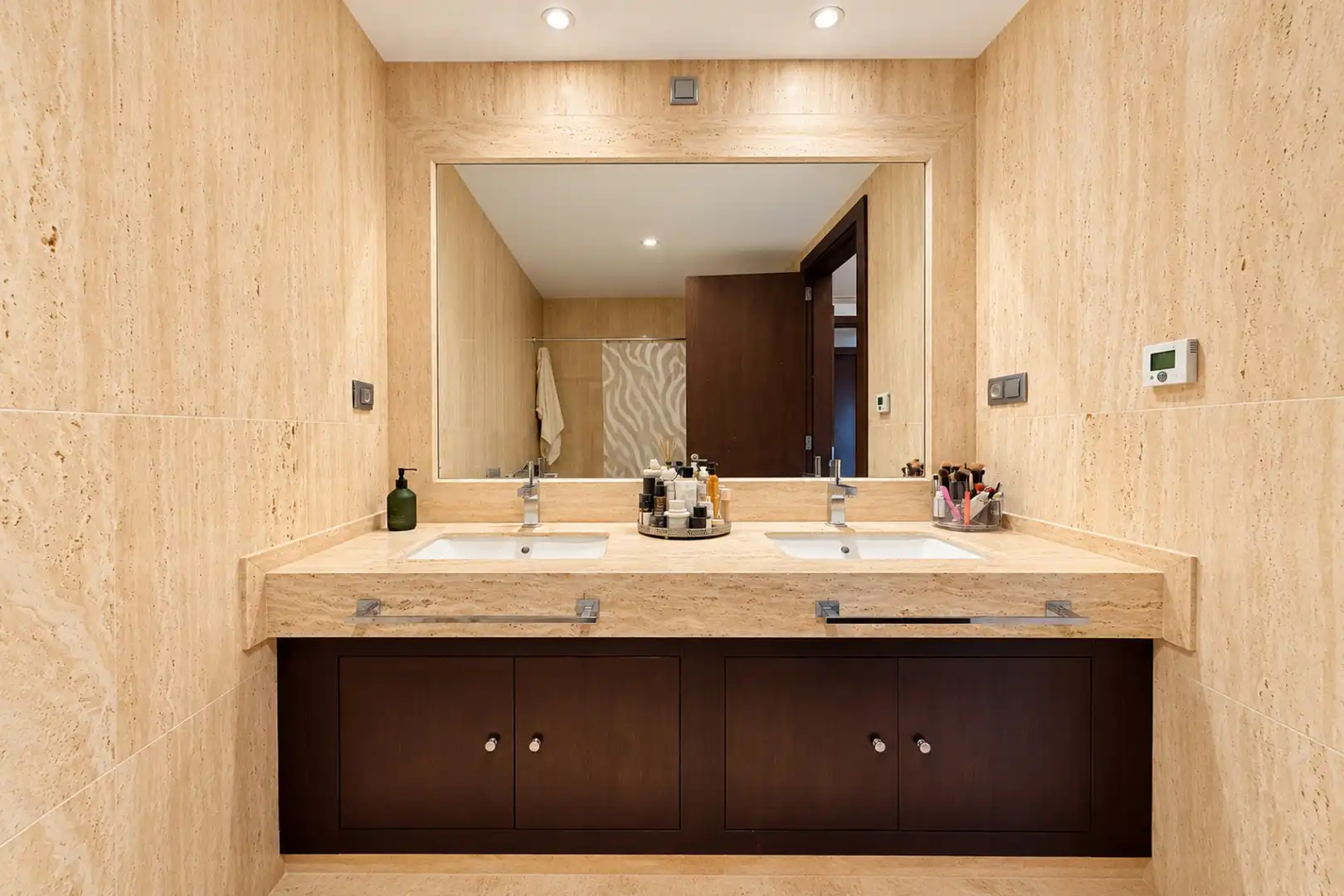 Badezimmer von Wohnungen zum Verkauf in Marbella mit Klimaanlage, Terrasse und Schwimmbad