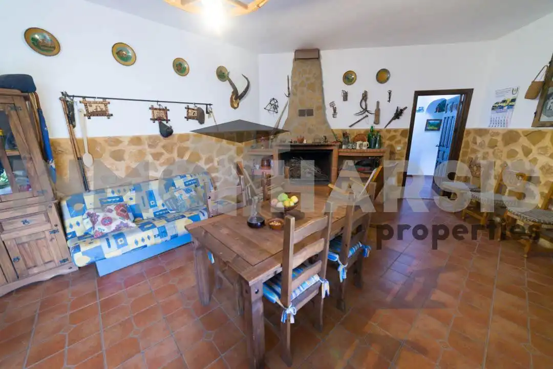 Sala d'estar de Casa o xalet en venda en Abrucena amb Jardí privat, Terrassa i Moblat