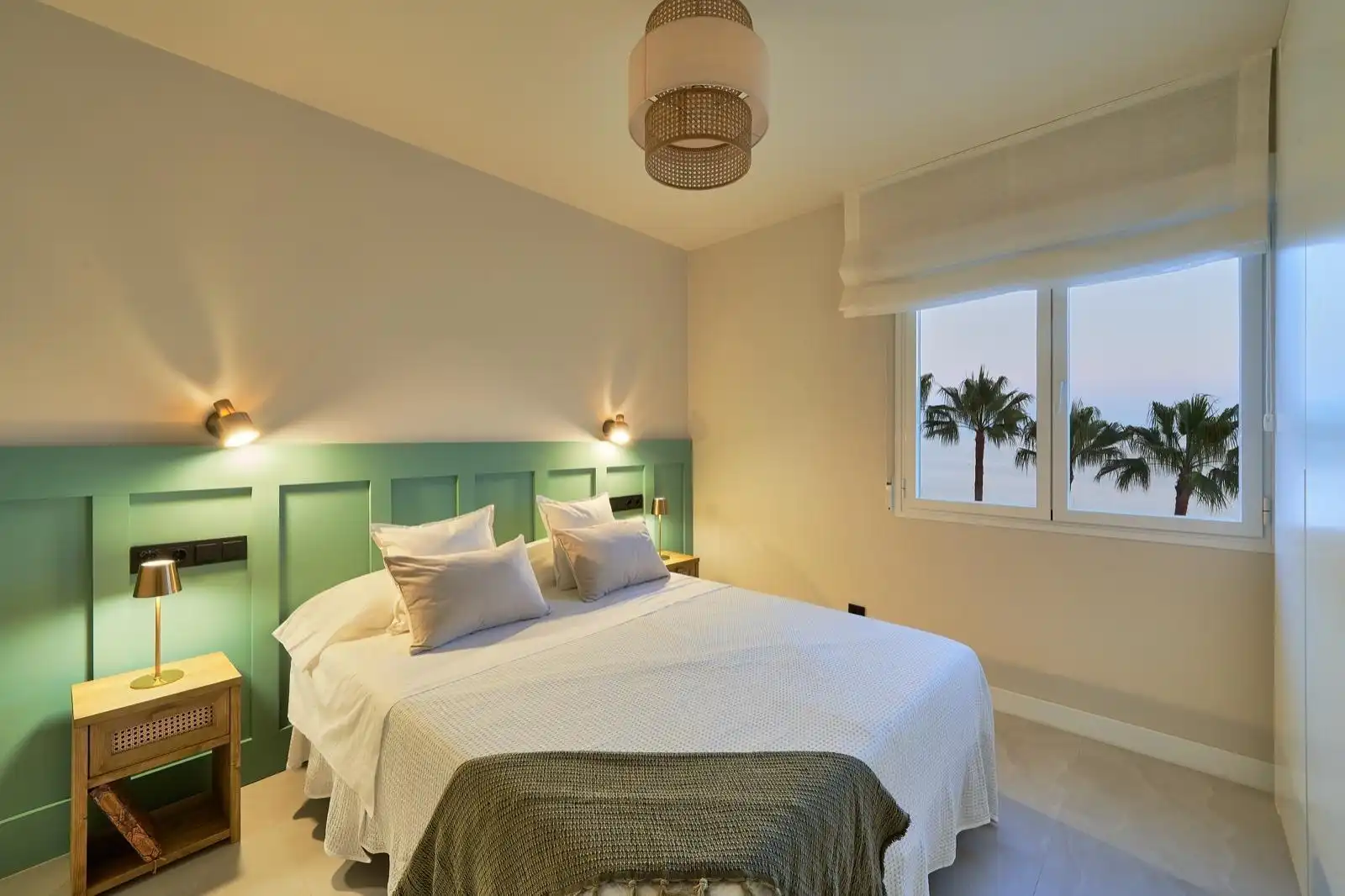 Dormitori de Apartament de lloguer en Benalmádena amb Aire condicionat, Terrassa i Moblat