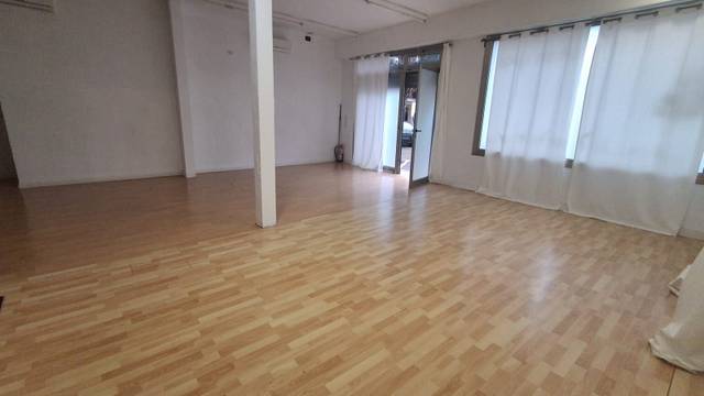 Local comercial en Alquiler en Plaça de Bonaventura Julià, 20 en Ametllers - Poble-Sec