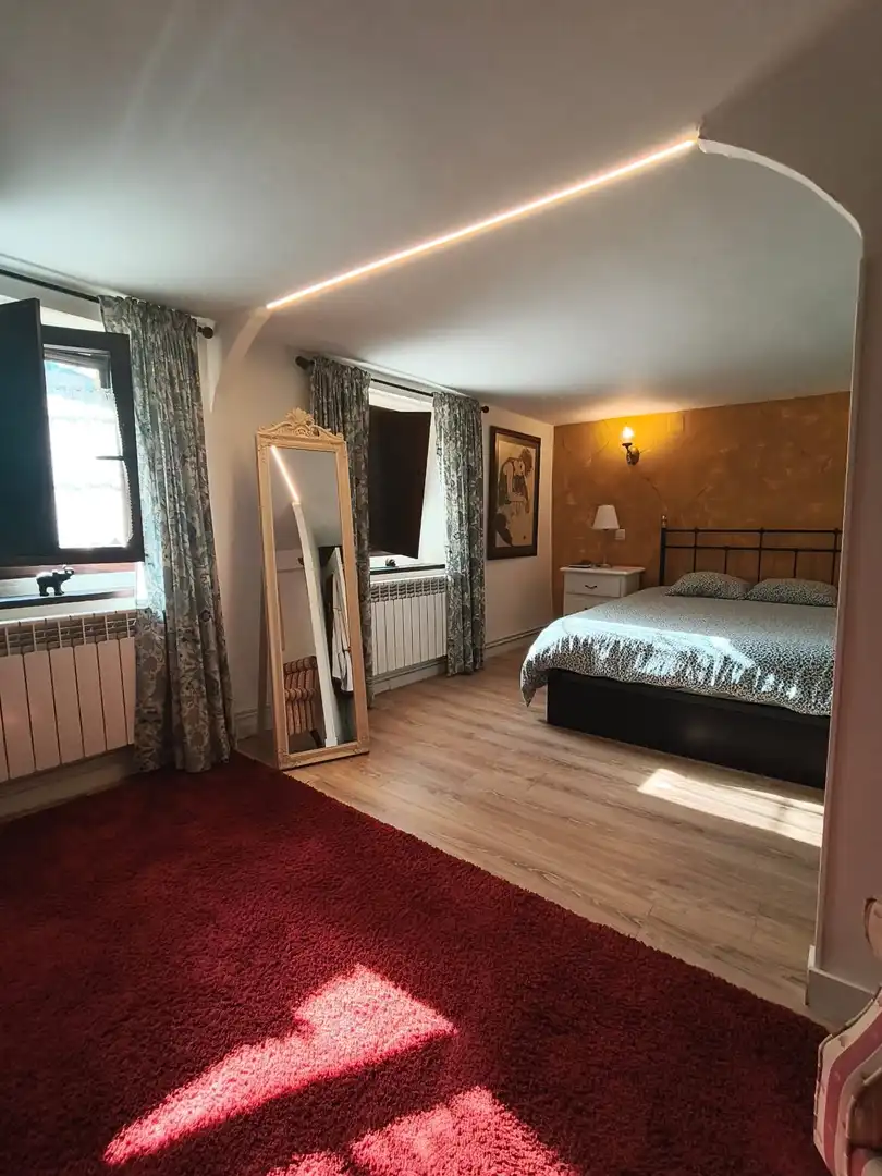 Habitación de Casa adosada en venta en Luena  con Calefacción y Jardín privado