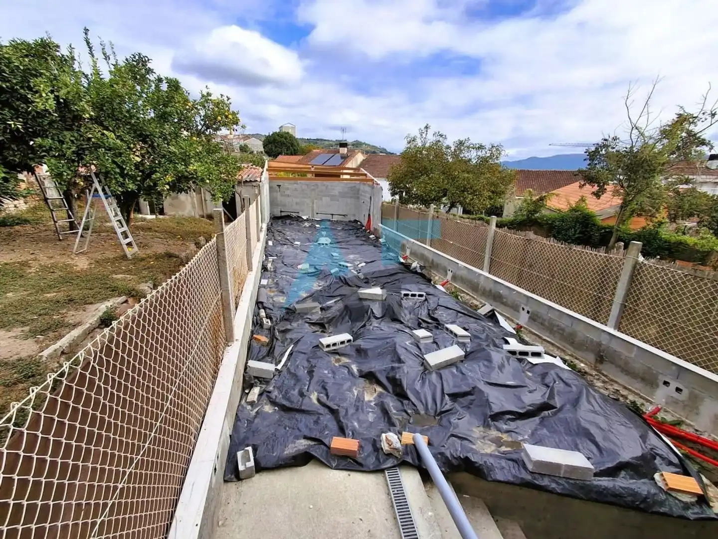 Piscina de Casa o xalet en venda en Ourense Capital  amb Jardí privat, Terrassa i Traster