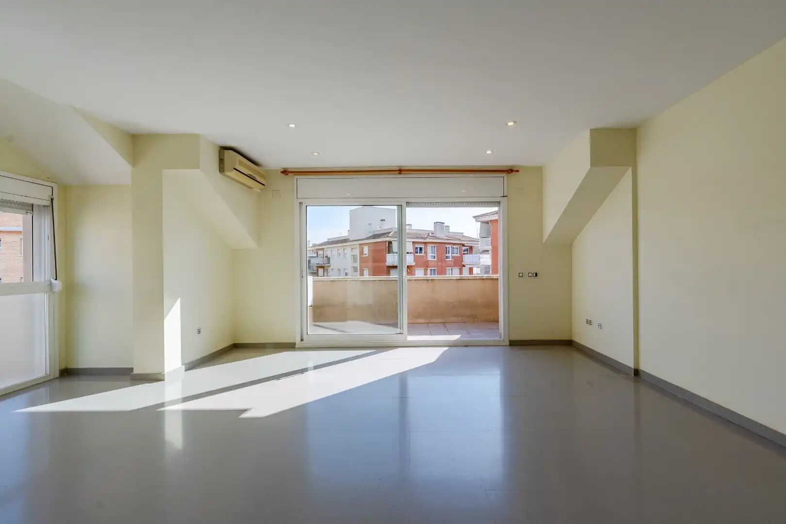 Exterior view of Flat for sale in Calafell  with Air Conditioner, Heating and Terrace