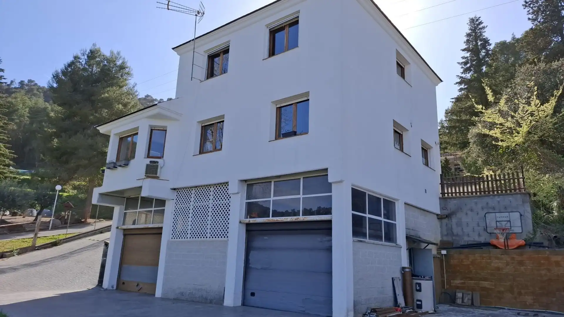 Vista exterior de Casa o chalet en venta en Vallirana con Calefacción y Trastero