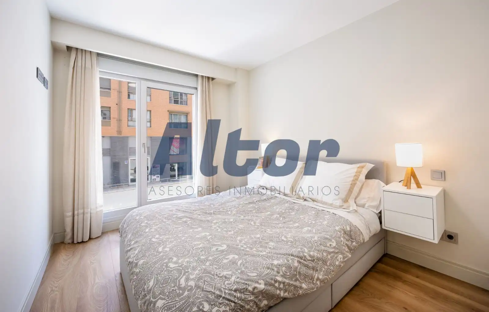 Schlafzimmer von Wohnung zum Verkauf in Madrid mit Klimaanlage, Abstellraum und Schwimmbad