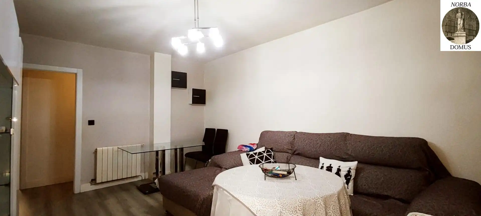 Sala d'estar de Casa o xalet en venda en Navalmoral de la Mata amb Aire condicionat, Calefacció i Terrassa