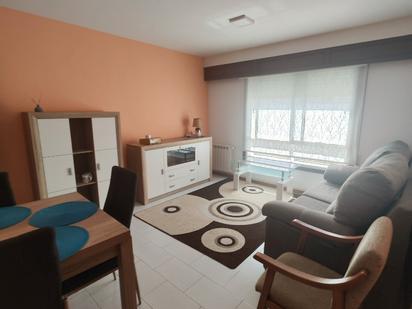 Sala d'estar de Apartament de lloguer en Santiago de Compostela  amb Calefacció, Parquet i Moblat