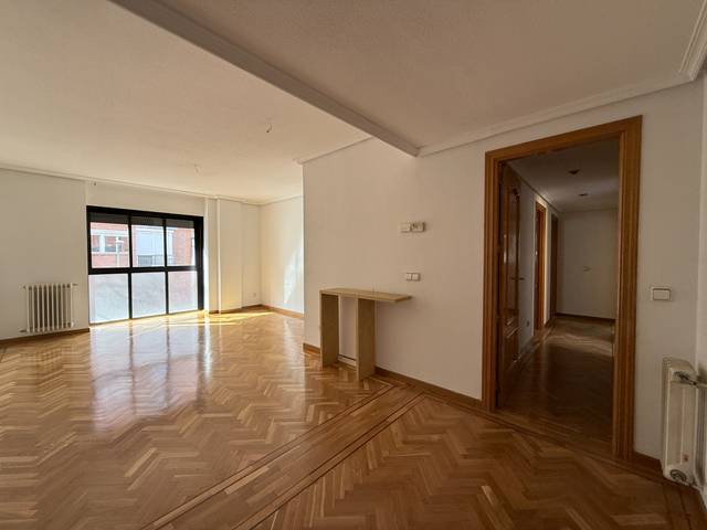 Piso en Alquiler en Calle del Corazón de María en Prosperidad