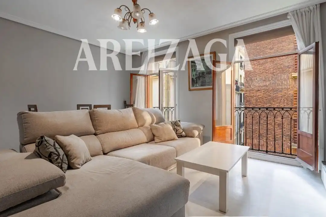 Vista exterior de Piso en venta en Donostia - San Sebastián  con Balcón