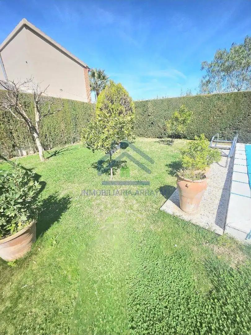 Jardín de Casa o chalet en venta en Ogíjares con Aire acondicionado, Calefacción y Jardín privado