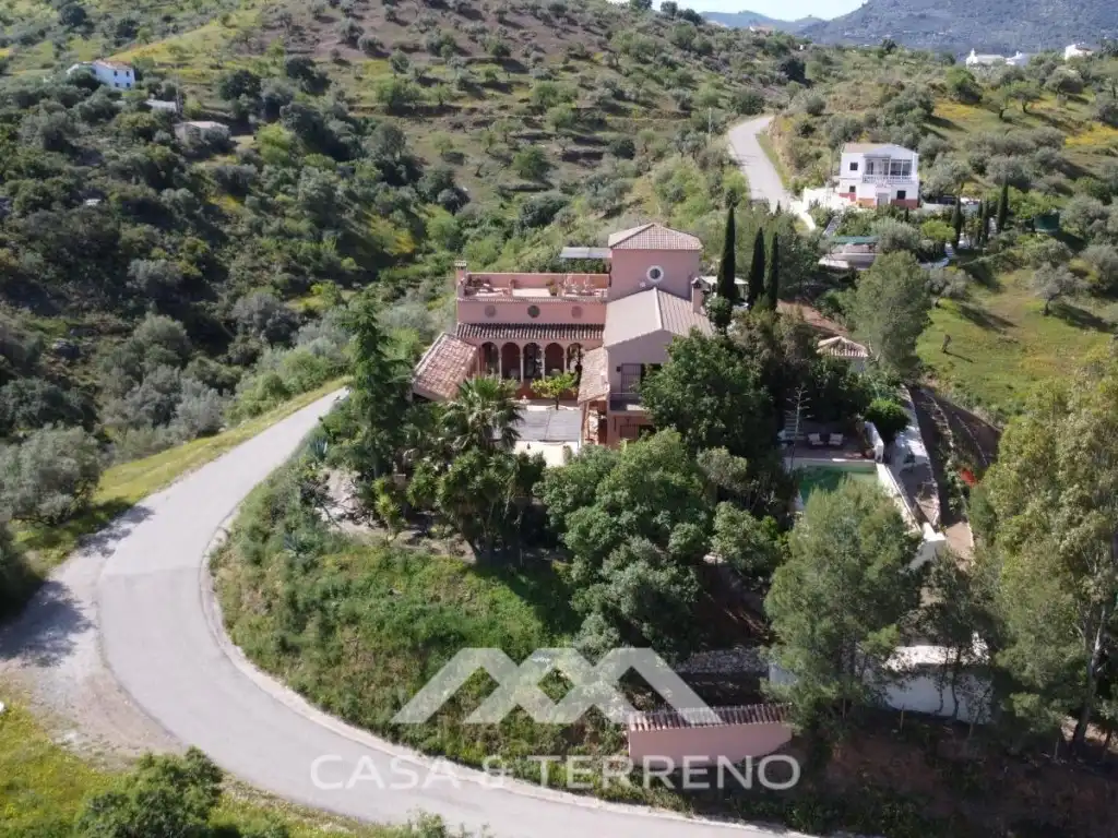 Vista exterior de Casa o chalet en venta en Comares con Aire acondicionado, Terraza y Piscina