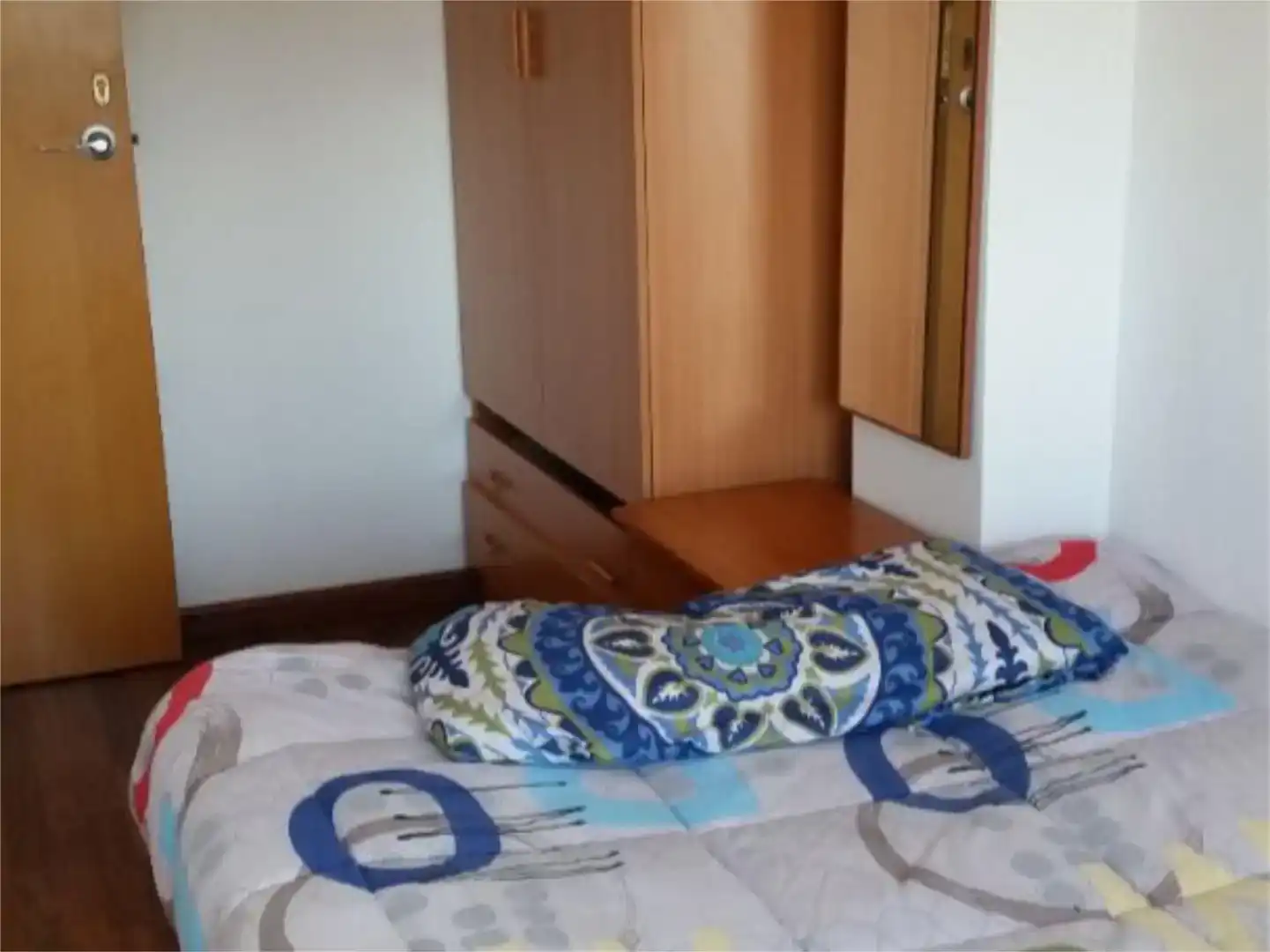 Dormitori de Pis per a compartir en Martorell amb Parquet, Moblat i Balcó