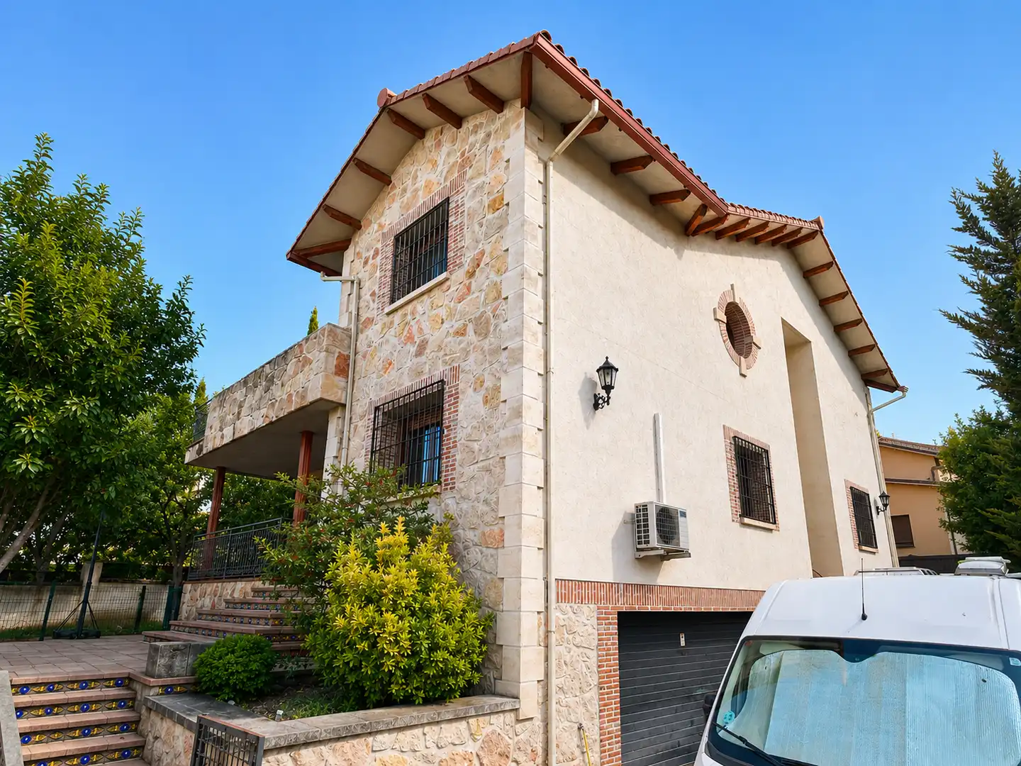 Vista exterior de Casa o xalet en venda en Guadarrama amb Calefacció, Jardí privat i Parquet