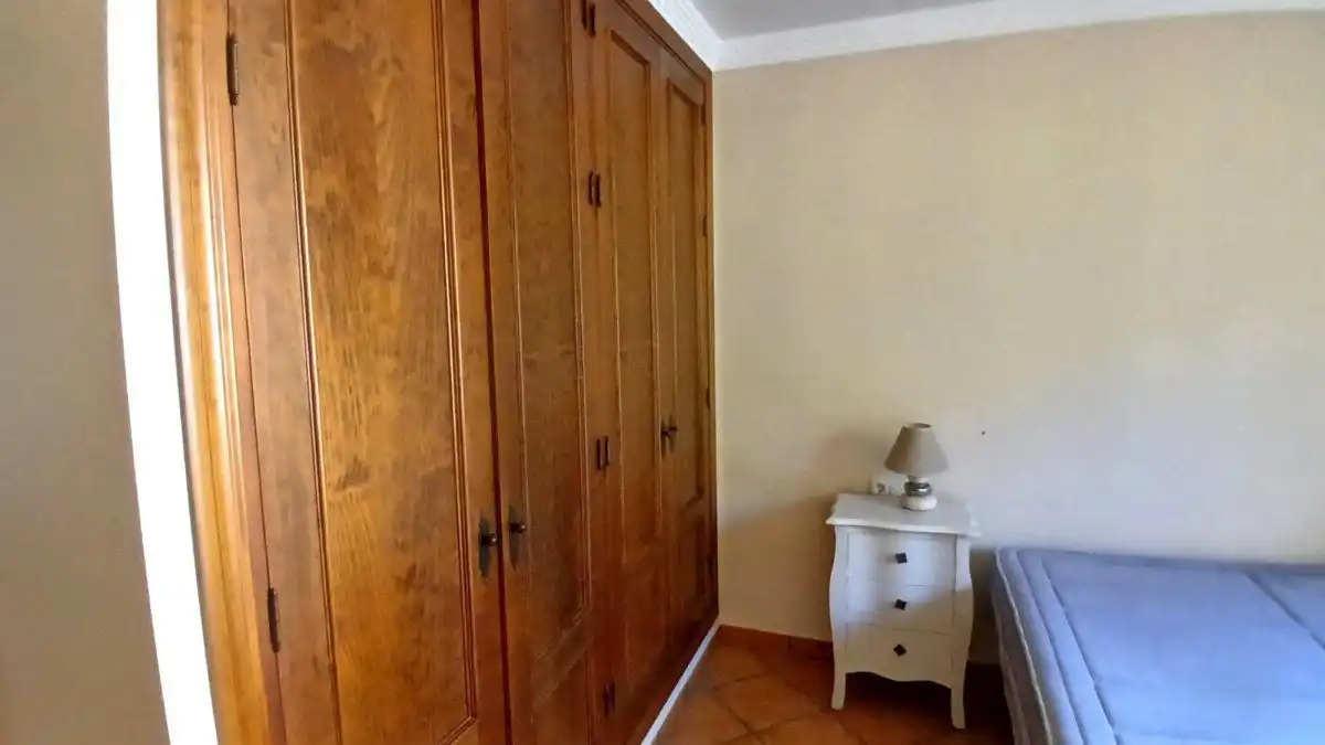 Schlafzimmer von Wohnungen zur Miete in Casares mit Klimaanlage, Heizung und Terrasse