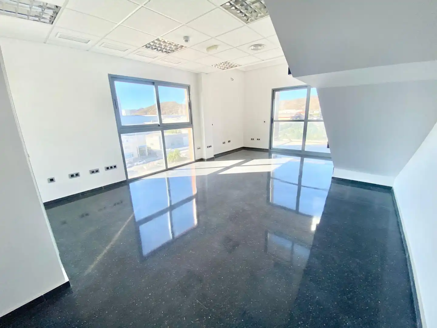 Büro zum Verkauf in Lorca mit Heizung und Terrasse