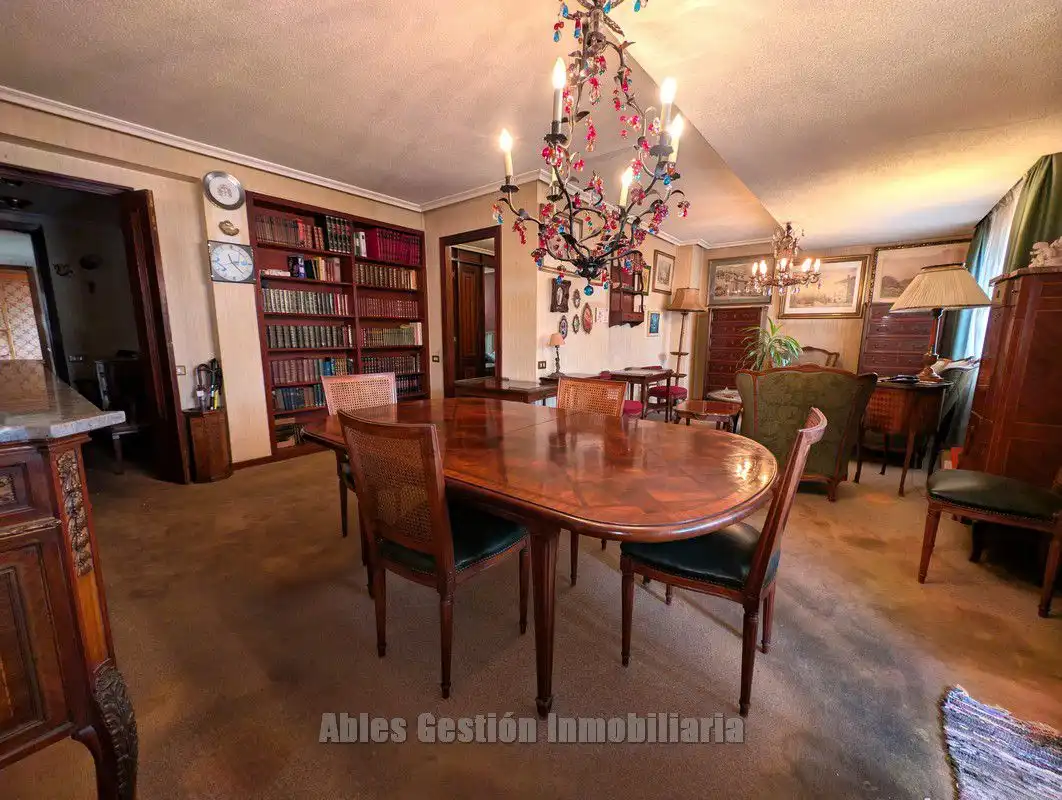 Esszimmer von Dachboden zum Verkauf in Oviedo  mit Terrasse