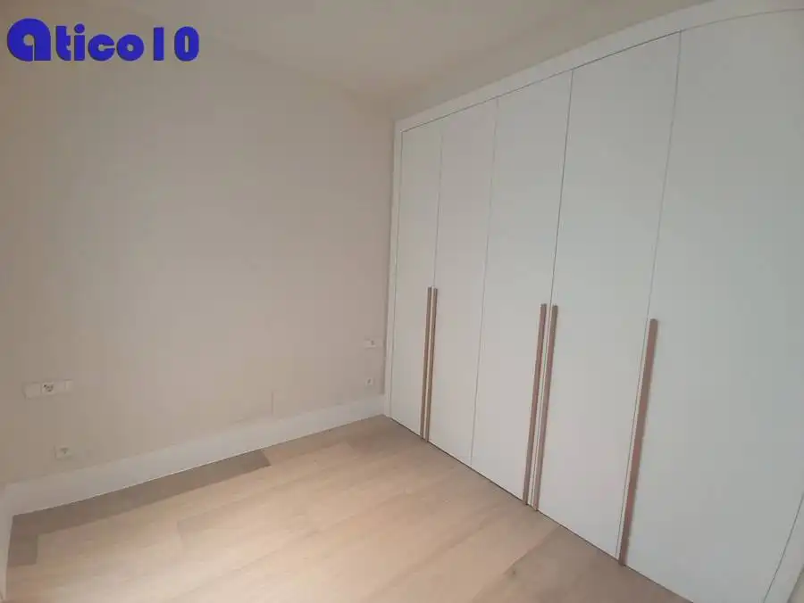 Flat for rent in Calle Asturias, Parque San Francisco - Uría